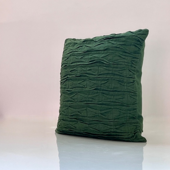 Southern Living Pintuck rust pillow cover - Picture 4 of 6